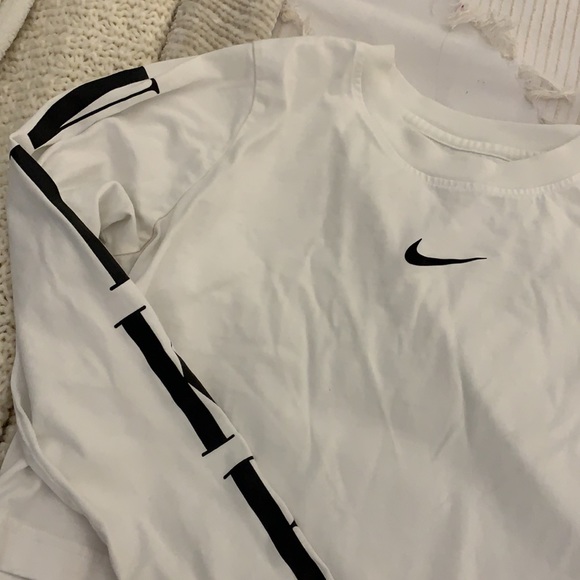 Cropped Long sleeve Nike tee - Picture 2 of 3